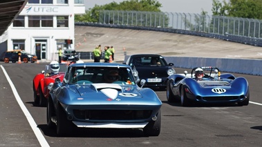 Chevrolet Corvette C2 bleu grille départ