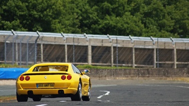 Ferrari 355 GTB jaune 3/4 arrière droit