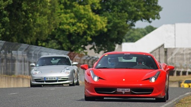 Ferrari 458 Italia rouge face avant 2