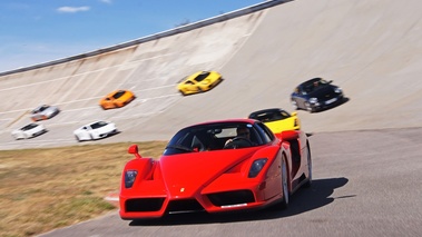 Ferrari Enzo 3/4 avant gauche travelling penché