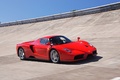 Ferrari Enzo rouge 3/4 avant droit travelling