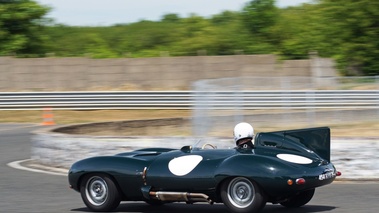 Jaguar Type D vert 3/4 arrière gauche filé