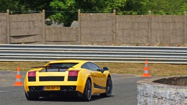 Lamborghini Gallardo Superleggera jaune 3/4 arrière droit filé