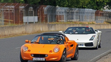 Lotus Elise S1 orange 3/4 avant gauche