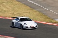 Porsche 997 GT3 RS MkII blanc 3/4 avant droit filé vue de haut