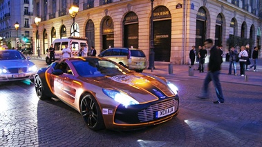 Aston Martin One-77 3/4 avant droit