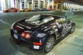 Bugatti Veyron noir 3/4 arrière droit
