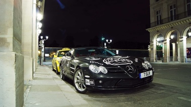 Mercedes McLaren SLR noir 3/4 avant droit