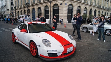 Porsche 997 GT3 RS MkII blanc/rouge 3/4 avant droit