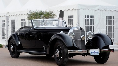 Mercedes-Benz, noire, 3-4 avd