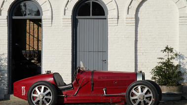 Bugatti Type 35 rouge profil 2