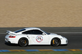 Porsche 997 GT2 blanc 3/4 arrière droit filé