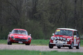 Austin Mini rouge 3/4 avant gauche penché