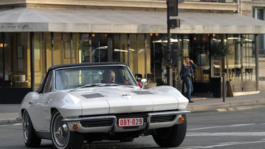 Chevrolet Corvette C2 Cabriolet gris 3/4 avant droit penché