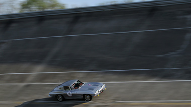 Chevrolet Corvette C2 gris 3/4 avant droit filé penché