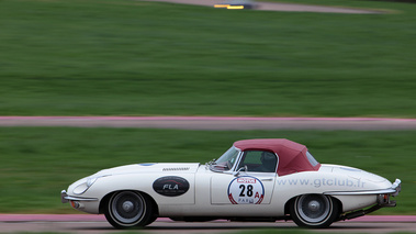 Jaguar Type E Cabriolet blanc filé