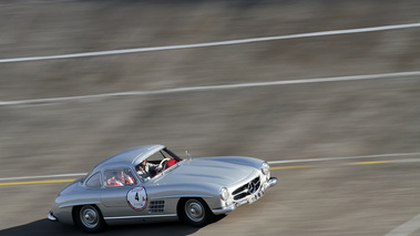 Mercedes 300 SL gris 3/4 avnat droit filé penché