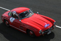 Mercedes 300 SL rouge 3/4 avant droit vue de haut