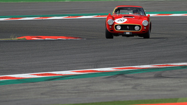 Ferrari 250 GTB SWB rouge face avant