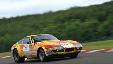 Ferrari 365 GTB/4 Daytona jaune 3/4 avant droit filé penché