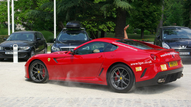 Ferrari 599 GTO rouge 3/4 arrière gauche filé