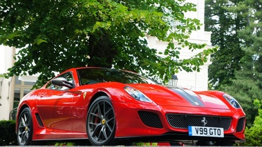 Ferrari 599 GTO rouge 3/4 avant droit