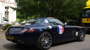 Mercedes SLS AMG bleu 3/4 arrière droit