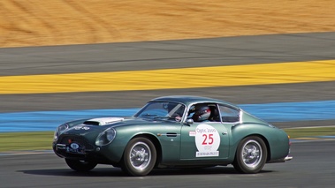 Aston Martin DB4 GT Zagato vert 3/4 avant gauche filé