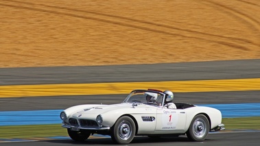 BMW 507 Roadster blanc 3/4 avant gauche filé