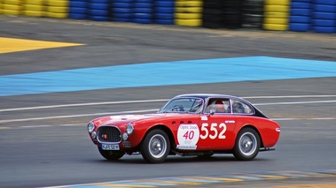 Ferrari 225 Vignale rouge/noir 3/4 avant gauche filé