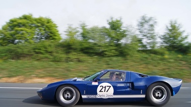 Ford GT40 bleu profil travelling