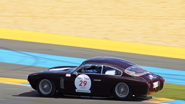 Maserati A6G Zagato bordeaux 3/4 arrière gauche filé vue de haut