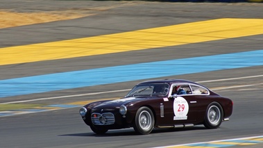 Maserati A6G Zagato bordeaux 3/4 avant gauche filé vue de haut