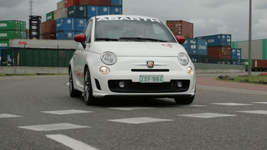 Abarth 500 Esseesse - Blanche - 3/4 avant droit dynamique (2)