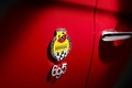 Abarth 695 TF - rouge - détail, logo Ferrari