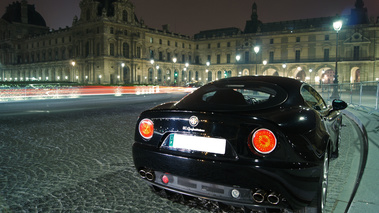 Alfa Romeo 8C Competizione noir Le Louvre 3/4 arrière droit