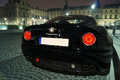 Alfa Romeo 8C Competizione noir Le Louvre face arrière 