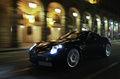 Alfa Romeo 8C Competizione noir rue de Rivoli 3/4 avant gauche travelling 2