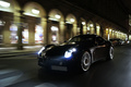 Alfa Romeo 8C Competizione noir rue de Rivoli 3/4 avant gauche travelling 3