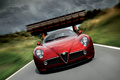 Alfa Romeo 8C Competizione rouge face avant travelling penché