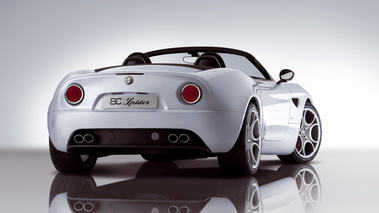 Alfa Romeo 8C Competizione Spider Blanche AR