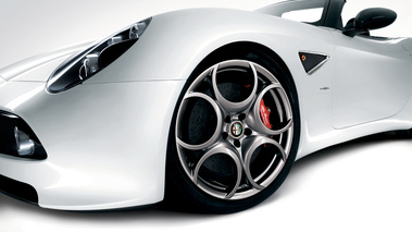 Alfa Romeo 8C Spider blanc jante