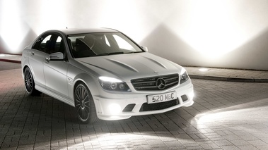 Mercedes C63 AMG DR520 blanc mate 3/4 avant droit