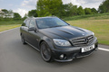 Mercedes C63 AMG DR520 Estate noir mate 3/4 avant droit travelling penché