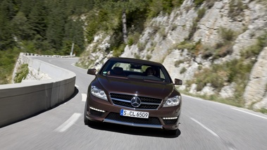 Mercedes CL65 AMG marron face avant travelling penché