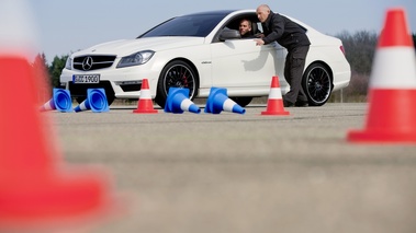 Mercedes Classe C Coupé AMG blanc 3/4 avant gauche 3