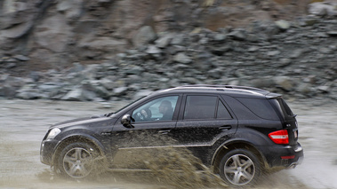 Mercedes ML63 AMG noir filé