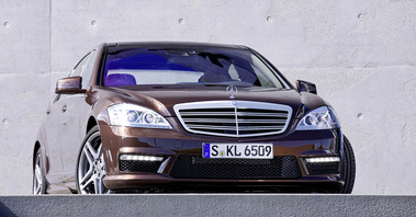 Mercedes S65 AMG marron 3/4 avant droit