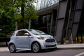 Aston Martin Cygnet bleu 3/4 avant droit penché