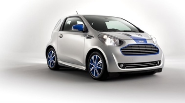 Aston Martin Cygnet & Colette - 3/4 avant droit